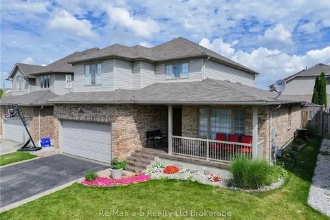 905 WOODBINE Crt, Kitchener, ON N2R 1X4