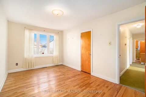 629 Gardenvale Rd, Overbook - Castleheights and Area, ON K1K 1E5