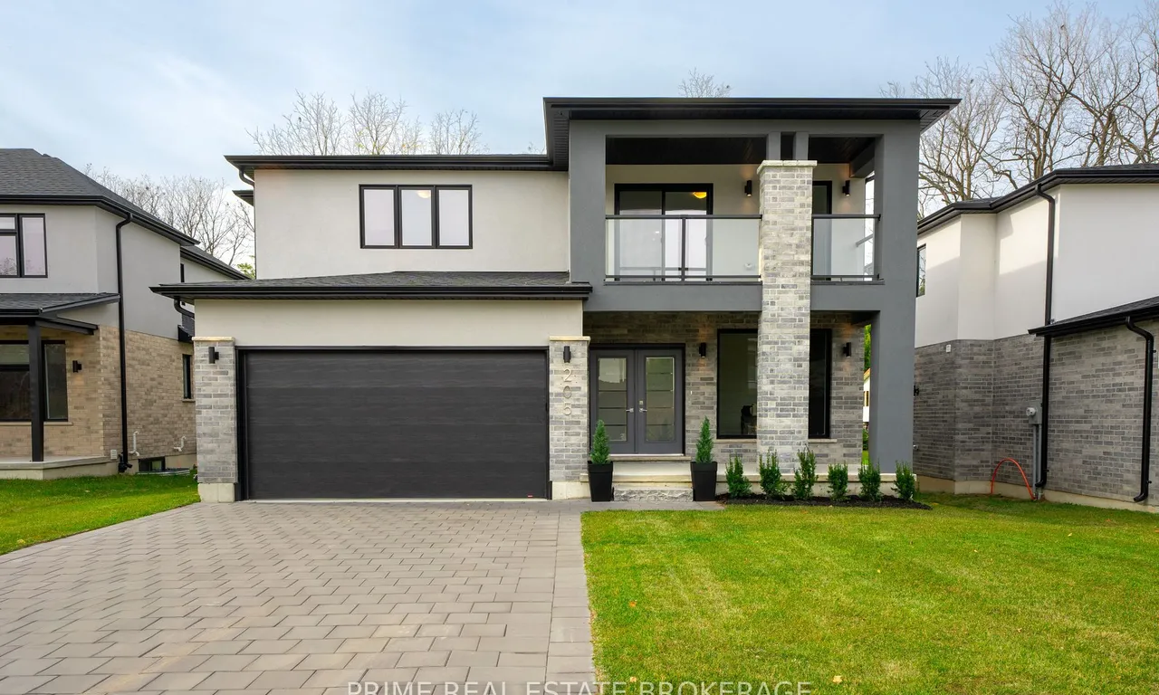 205 Eagle St, North Middlesex, ON N0M 2K0
