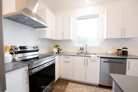 205 Eagle St, North Middlesex, ON N0M 2K0