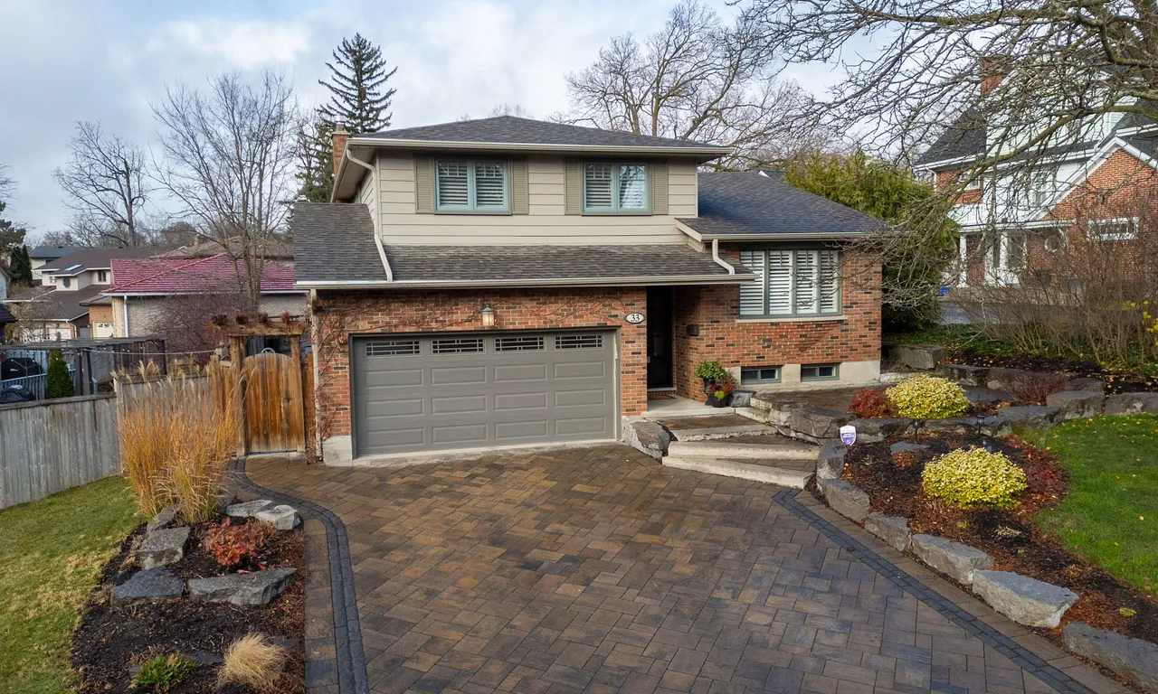 33 Woodview Cres, Kitchener, ON N2A 3E5
