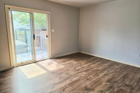 7992 Post Rd, Niagara Falls, ON L2H 2L3