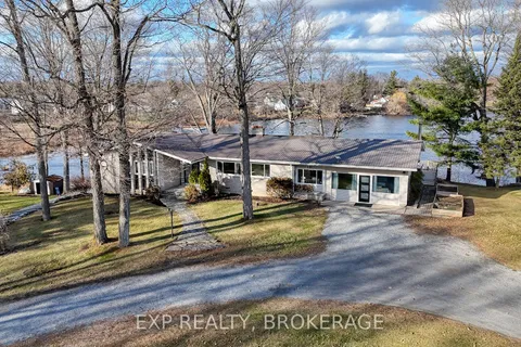 4277 MAPLE Dr, South Frontenac, ON K0H 2W0