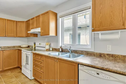 2 Lawson Ave, Kawartha Lakes, ON K9V 4R1