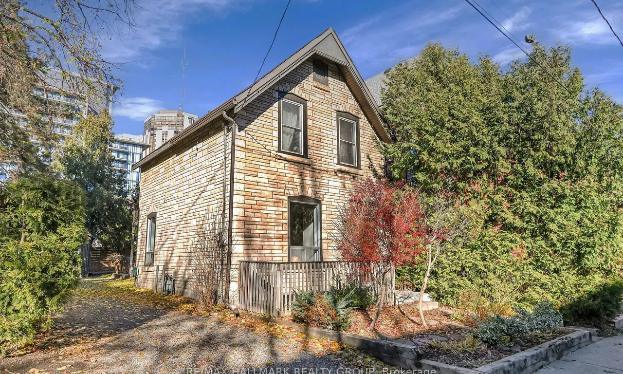 477 Lisgar St, Ottawa Centre, ON K1R 5H2
