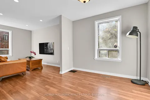 477 Lisgar St, Ottawa Centre, ON K1R 5H2