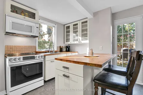 477 Lisgar St, Ottawa Centre, ON K1R 5H2
