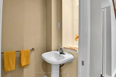 477 Lisgar St, Ottawa Centre, ON K1R 5H2