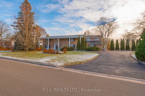 1562 Champlain Dr, Peterborough, ON K9L 1N6