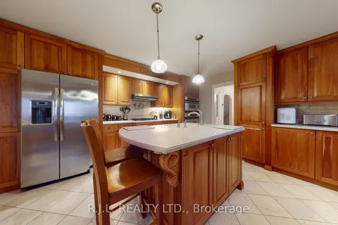 1562 Champlain Dr, Peterborough, ON K9L 1N6