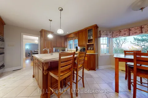 1562 Champlain Dr, Peterborough, ON K9L 1N6