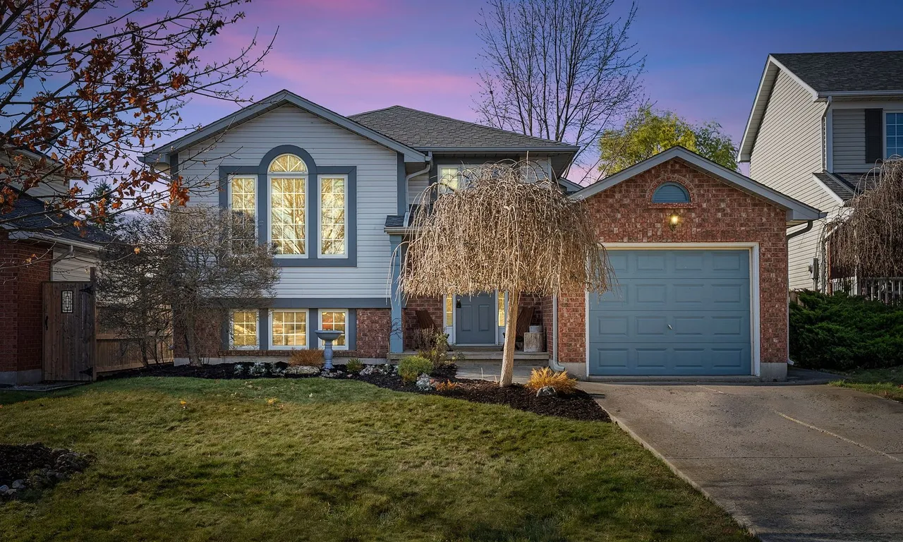 11 Stuart St, Haldimand, ON N3W 2L3