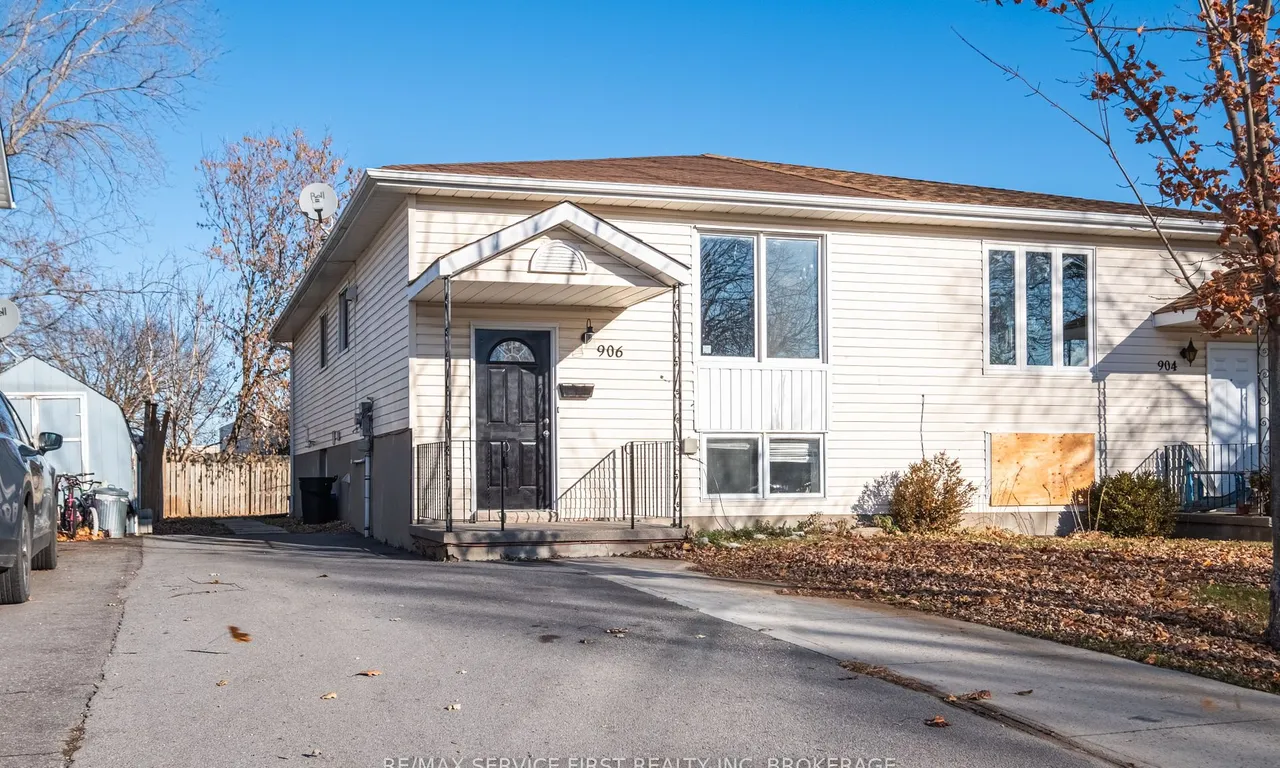 906 Uxbridge Cres, Kingston, ON K7M 8K9