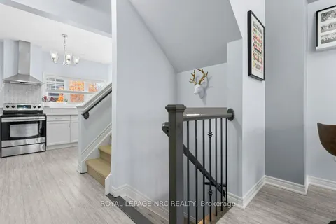 39 Durksen Dr, St. Catharines, ON L2R 0A7