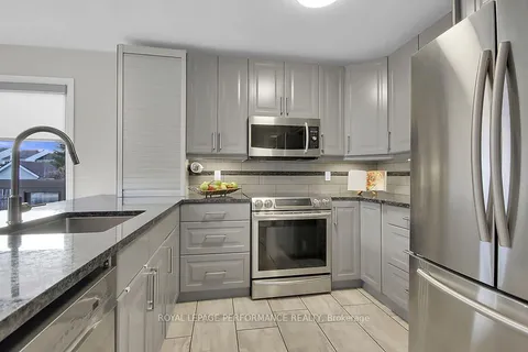 32 Rideaucrest Dr, Barrhaven, ON K2G 6A4