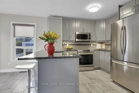 32 Rideaucrest Dr, Barrhaven, ON K2G 6A4