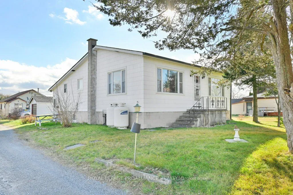 23B Old Portage Rd, Prince Edward County, ON K0K 1L0