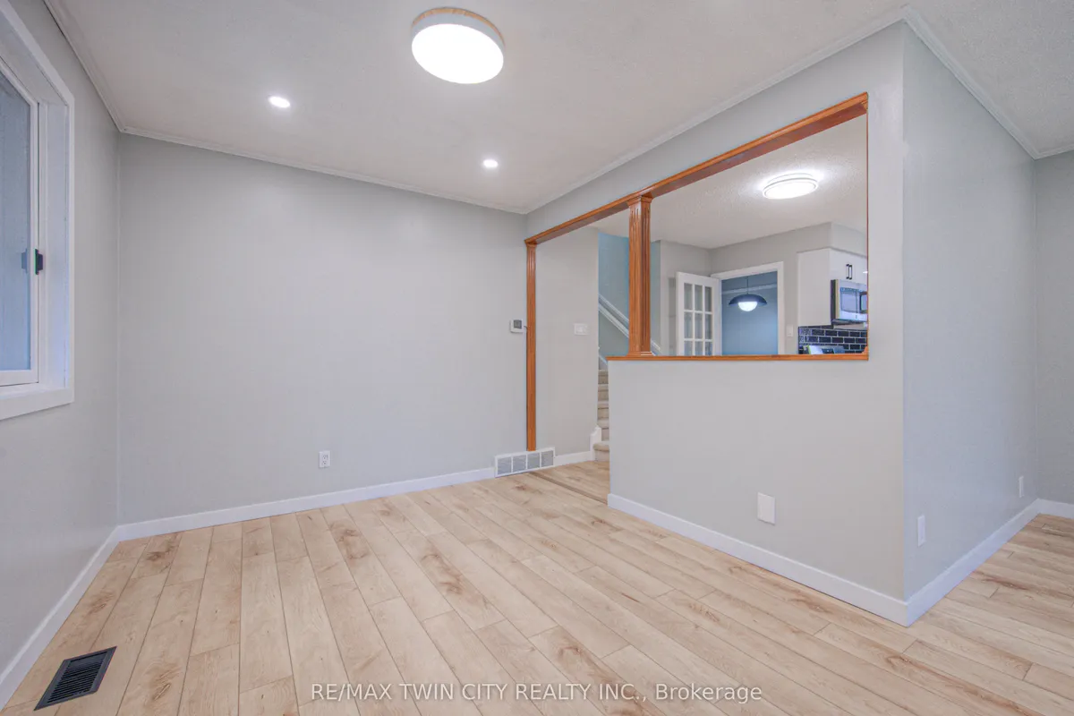 18 Bosworth Crescent, ON N2E 1Z1