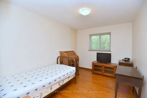 57 Cameo Ave, Hamilton, ON L8V 2H2