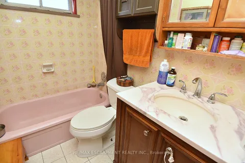 57 Cameo Ave, Hamilton, ON L8V 2H2