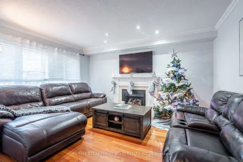82 BARRETT Ave, Brantford, ON N3S 0B4