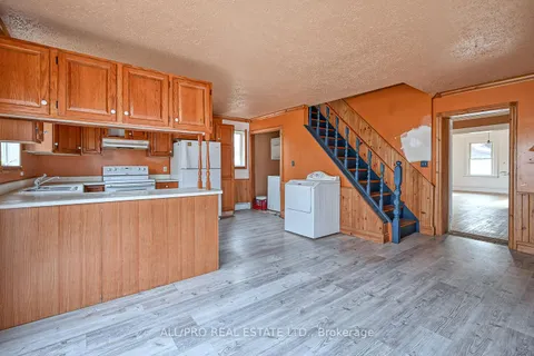 414 James St, Prescott, ON K0E 1T0