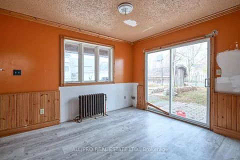 414 James St, Prescott, ON K0E 1T0