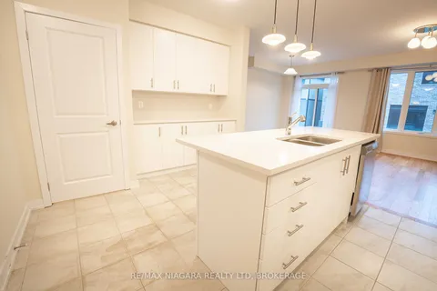 42 Sunflower Cres, Thorold, ON L3B 5N5