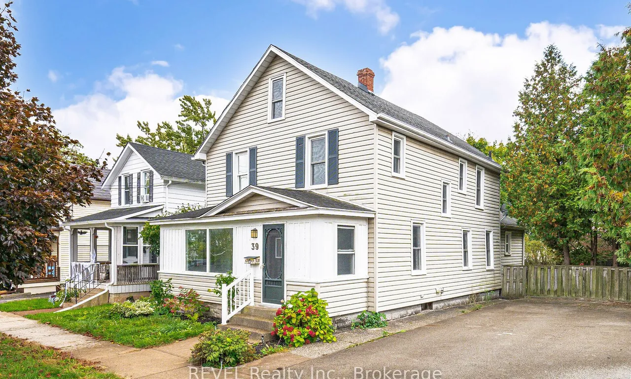 39 Phipps St, Fort Erie, ON L2A 2V3