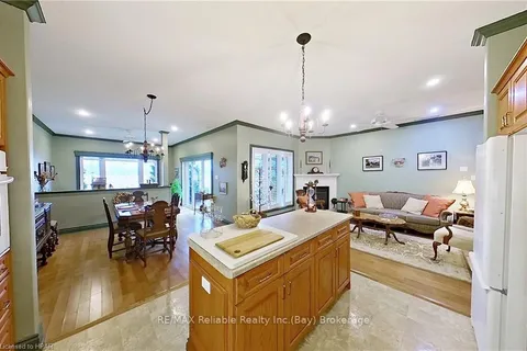 24 BAYFIELD MEWS Lane, Bluewater, ON N0M 1G0