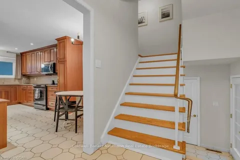 19 BIRCH St, Guelph, ON N1G 2N2