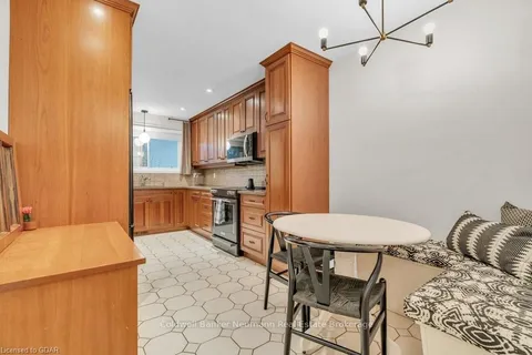 19 BIRCH St, Guelph, ON N1G 2N2