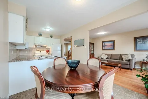 81 WINDFLOWER Dr, Kitchener, ON N2E 4B3