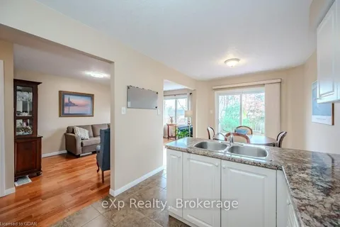 81 WINDFLOWER Dr, Kitchener, ON N2E 4B3