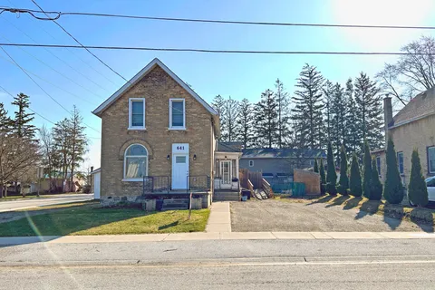 641 10TH Avenue, Hanover, ON N4N 2P6