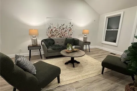 42 GEORGE St, Huron East, ON N0K 1W0