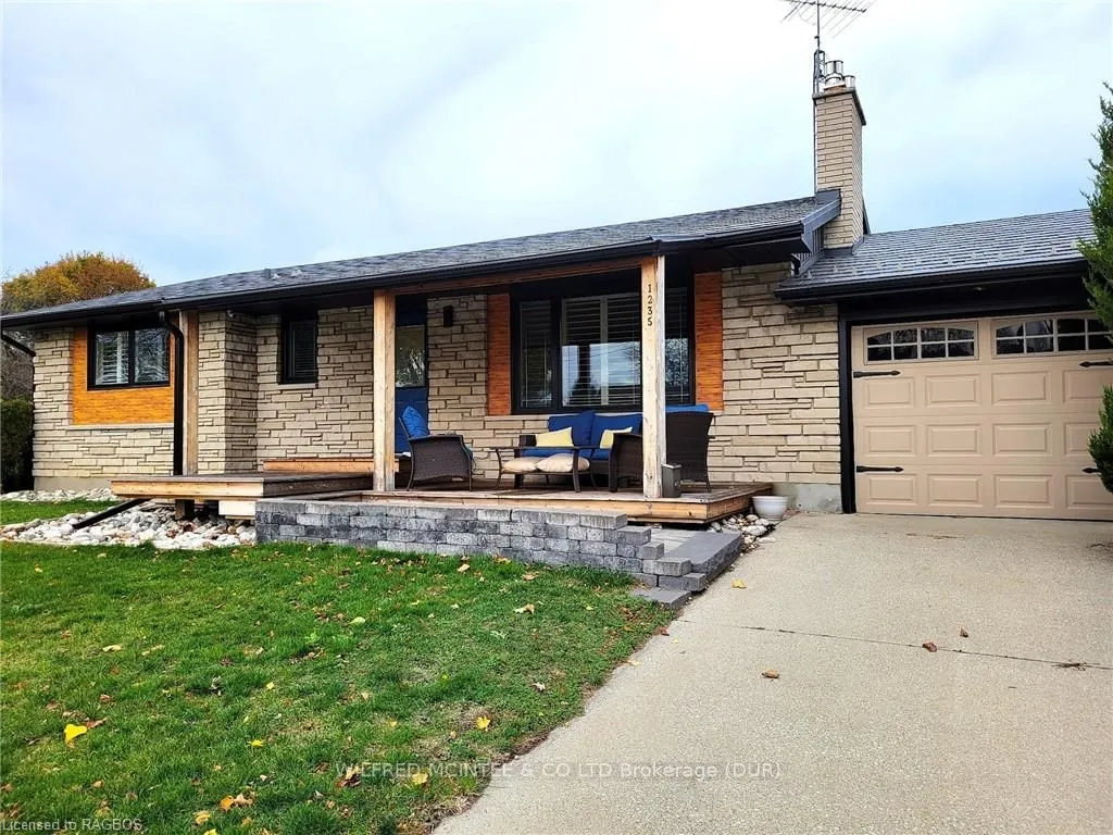 1235 SEVERIN Dr, Sarnia, ON N7S 2B9