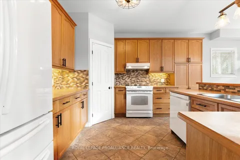 2130 Balantrae Circ, Kingston, ON K7M 9H8