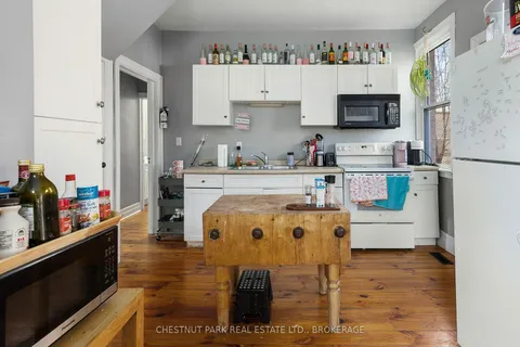 197 Toronto St, Kingston, ON K7L 4A9