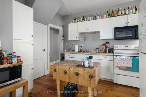 197 Toronto St, Kingston, ON K7L 4A9