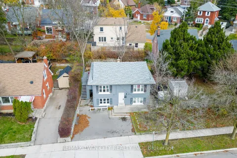 152 Binscarth Rd, Kitchener, ON N2M 3E5