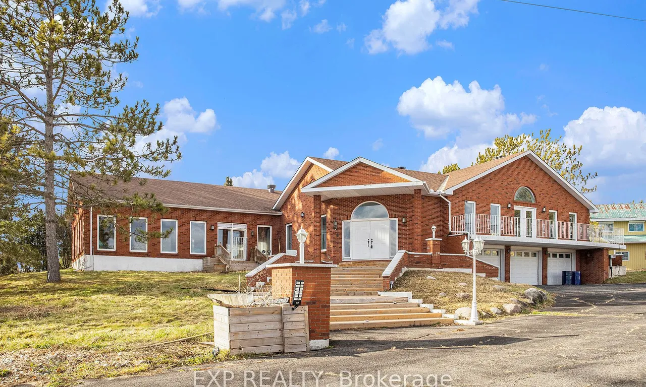 8411 Russell Rd, Orleans - Cumberland and Area, ON K4B 0J7