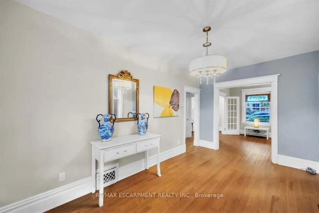 21 Sunset Avenue, Hamilton, ON L8R 1V7