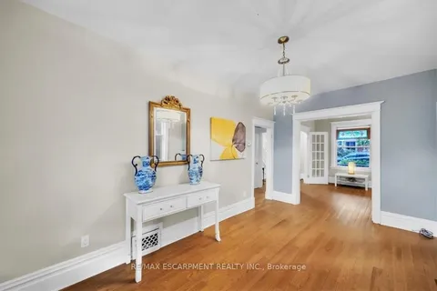 21 Sunset Avenue, Hamilton, ON L8R 1V7