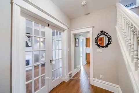 21 Sunset Avenue, Hamilton, ON L8R 1V7