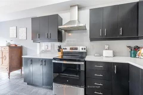 135 Kinsman Dr, Hamilton, ON L0R 1C0