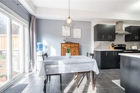 135 Kinsman Dr, Hamilton, ON L0R 1C0