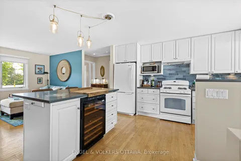 11 STILLWATER Dr, Crystal Bay - Rocky Point - Bayshore, ON K2H 5J9