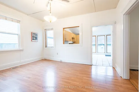 49 Jones St, Hamilton, ON L8R 1X9