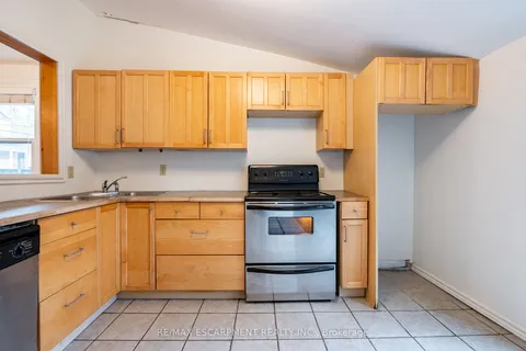 49 Jones St, Hamilton, ON L8R 1X9